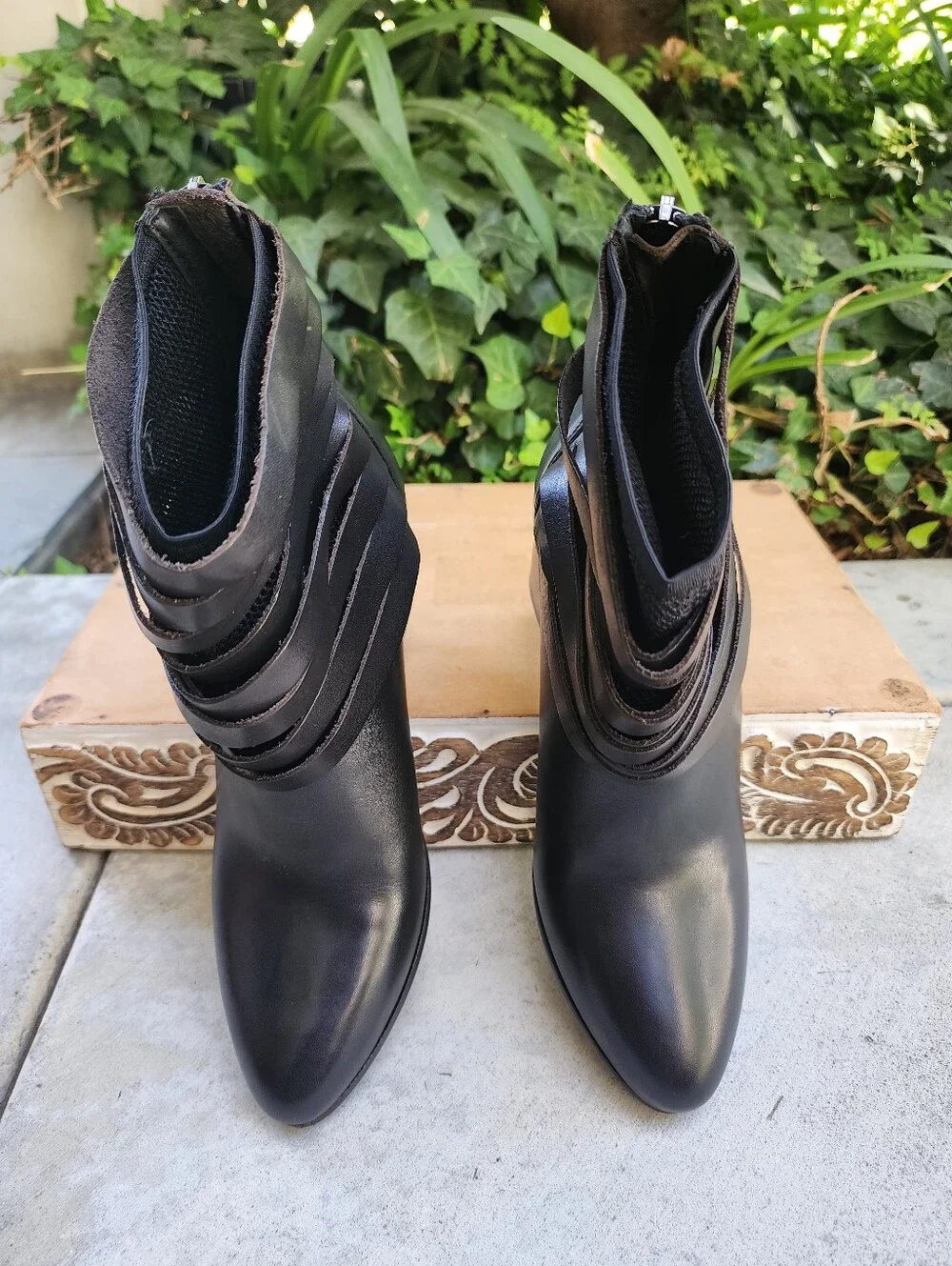 Chic Andre Assous Black Leather Strappy Ankle Boots